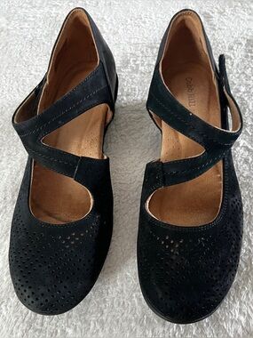 Women’s Cobb Hill Black Mary Jane Shoes W/perforated Toe Design, Size  9.5